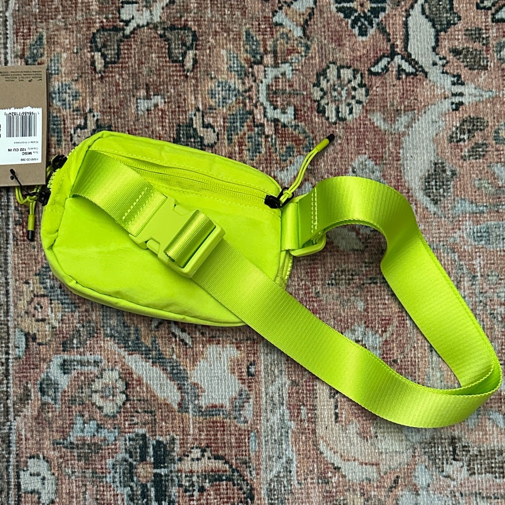 Nike Aura Crossbody Bag Bright Neon Green Waist Bag - Picture 2 of 11
